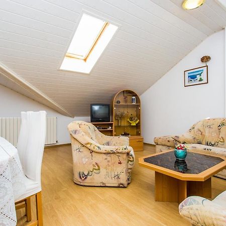 Guest House Lavanda 4 Njivice Bagian luar foto