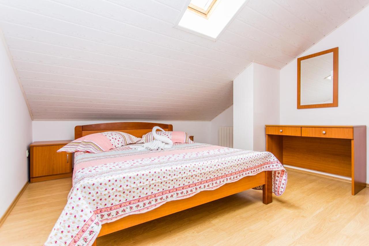 Guest House Lavanda 4 Njivice Bagian luar foto