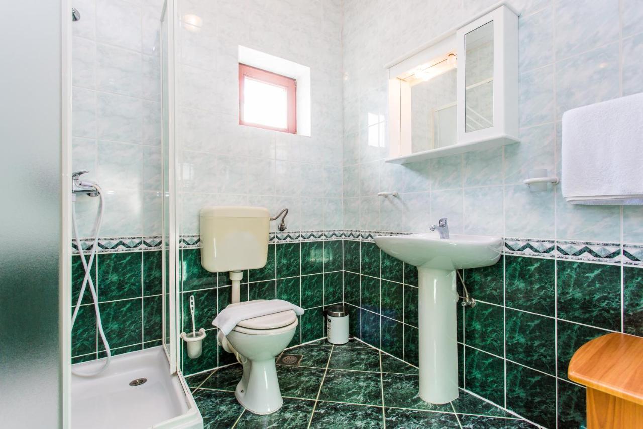 Guest House Lavanda 4 Njivice Bagian luar foto