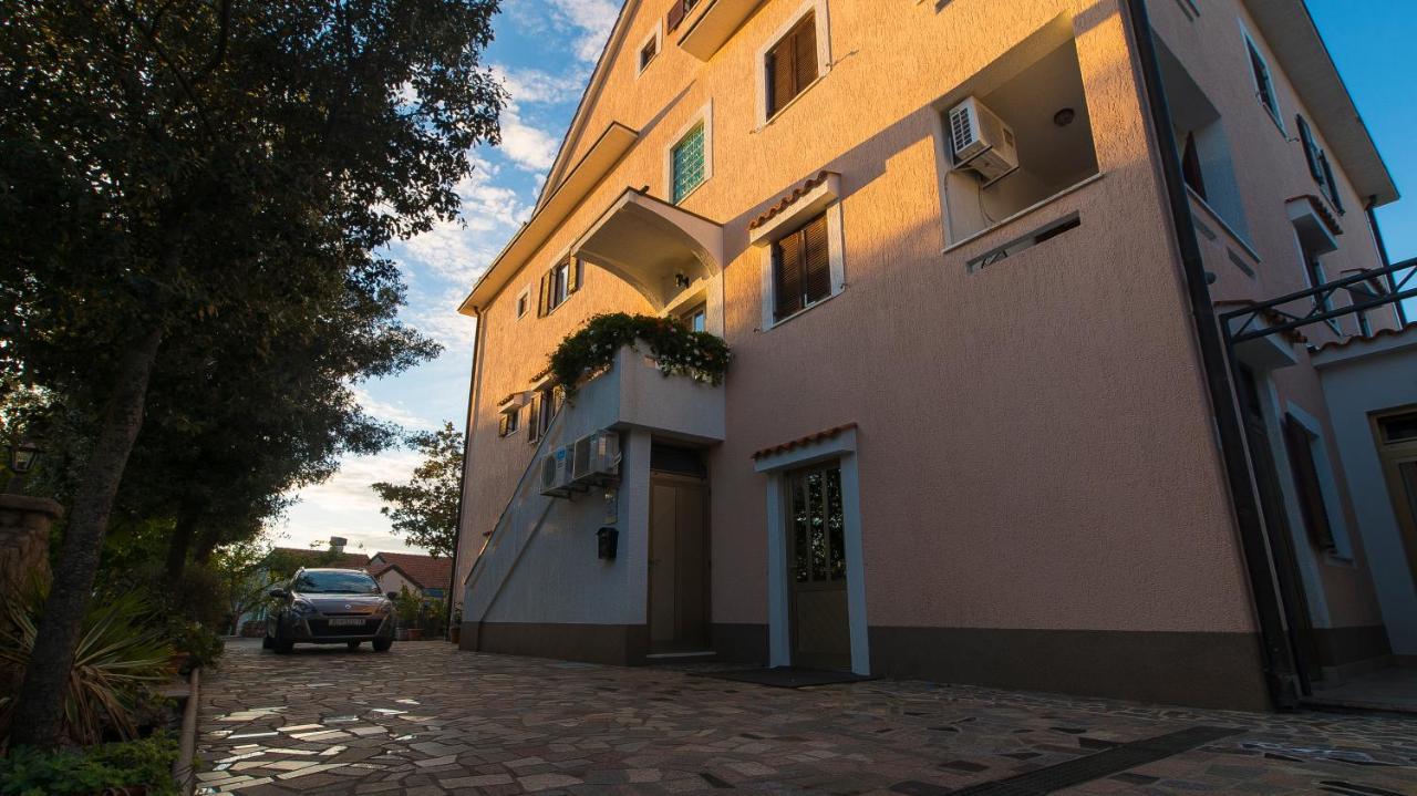 Guest House Lavanda 4 Njivice Bagian luar foto