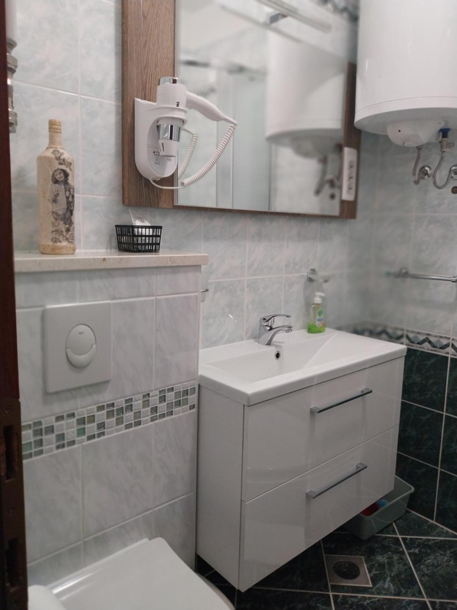 Guest House Lavanda 4 Njivice Bagian luar foto
