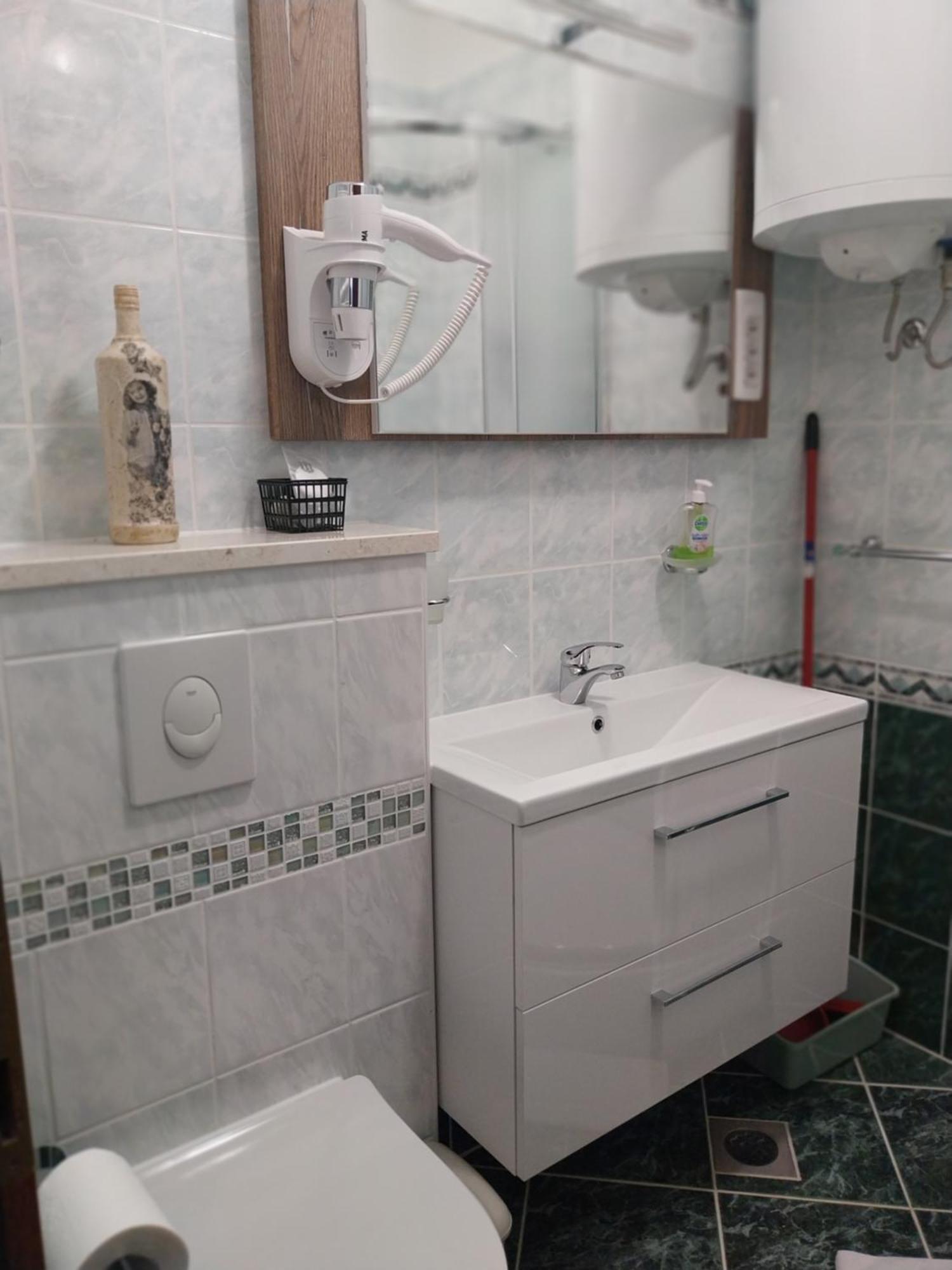 Guest House Lavanda 4 Njivice Bagian luar foto
